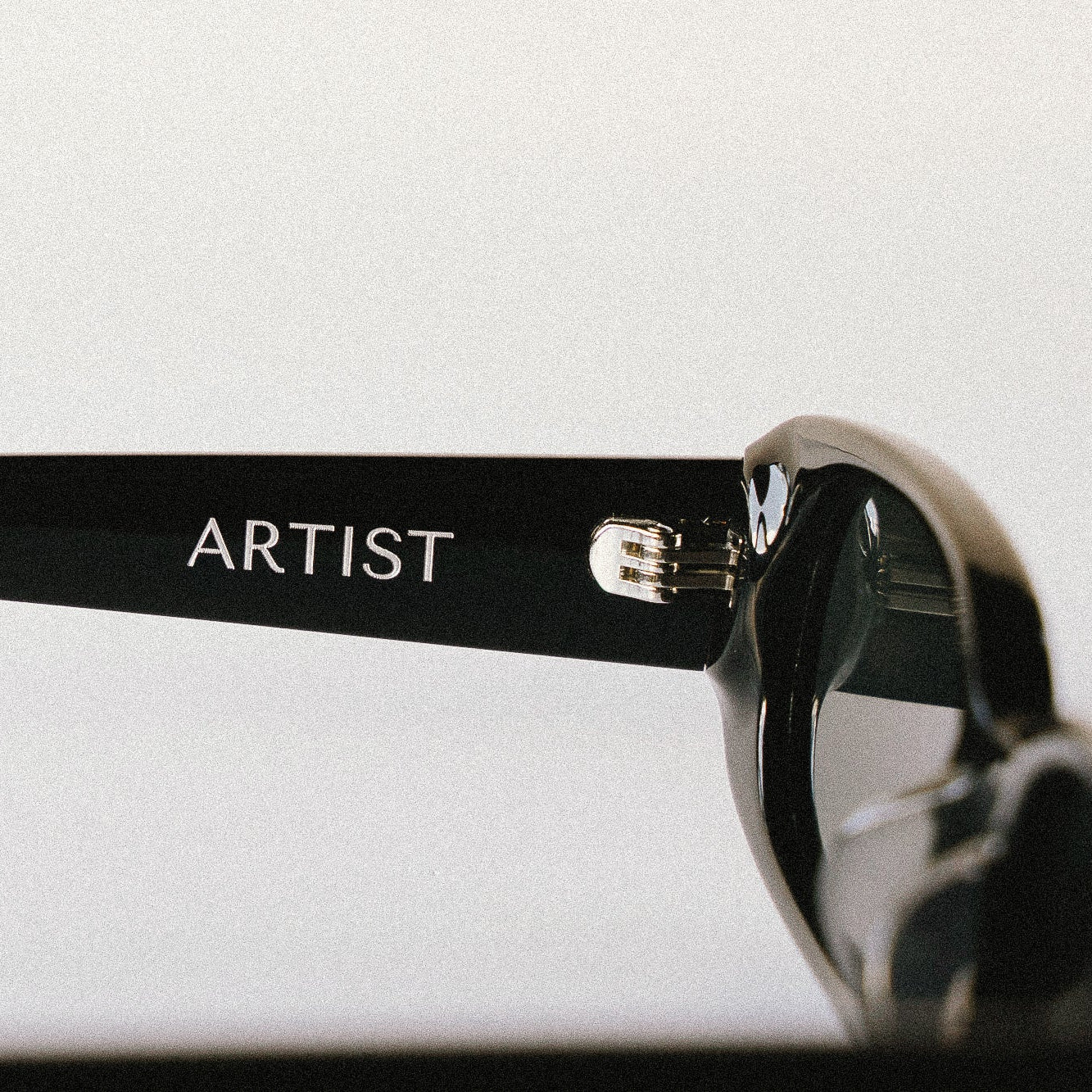 ARTIST NOIR