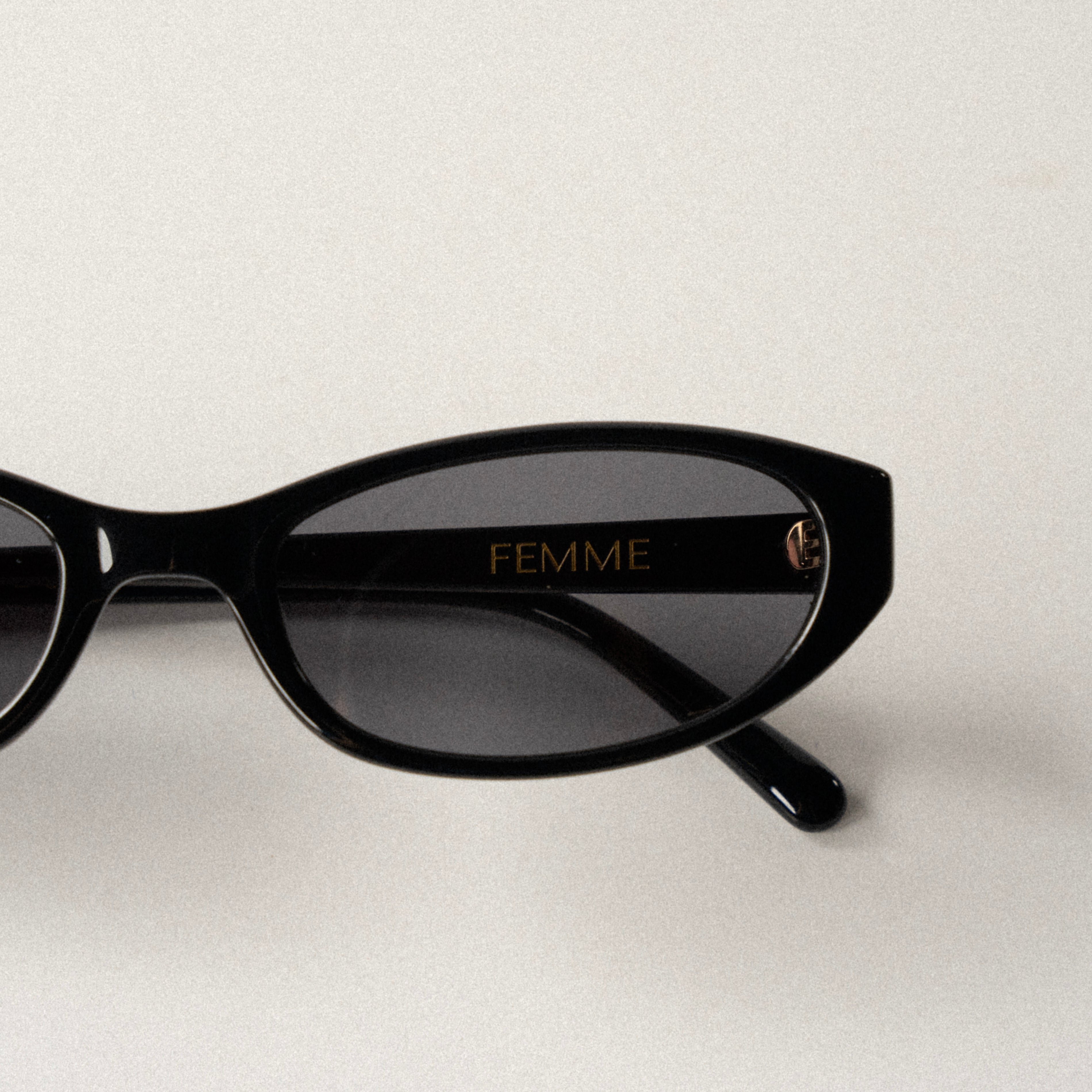 FEMME NOIR